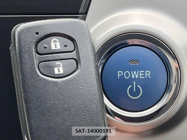 Toyota PRIUS ALPHA 2012-11 7457024-4