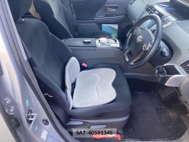 Toyota PRIUS ALPHA 2013-12 7457022-8