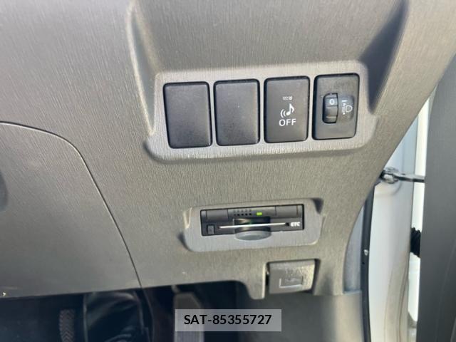 Toyota PRIUS ALPHA 2012-03 7457039-9
