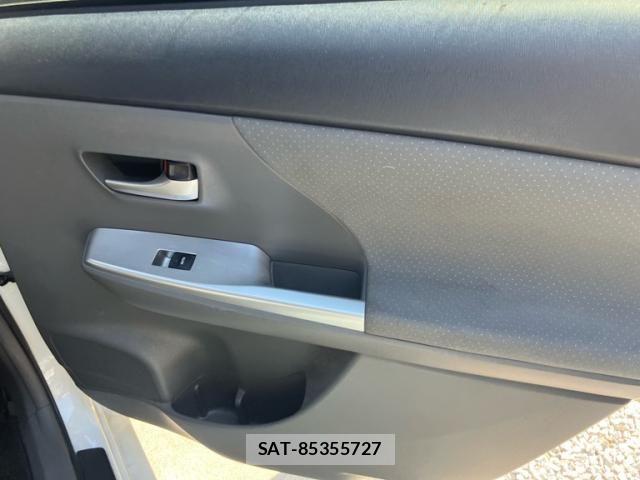 Toyota PRIUS ALPHA 2012-03 7457039-26