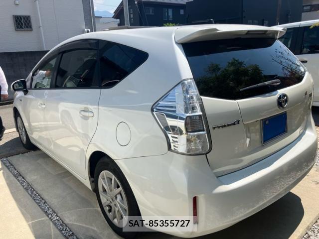Toyota PRIUS ALPHA 2012-03 7457039-2