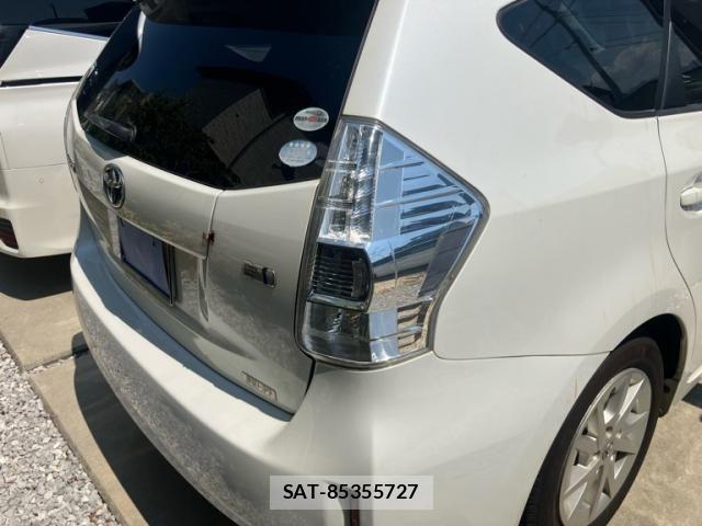 Toyota PRIUS ALPHA 2012-03 7457039-3