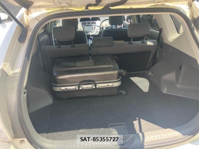 Toyota PRIUS ALPHA 2012-03 7457039-7