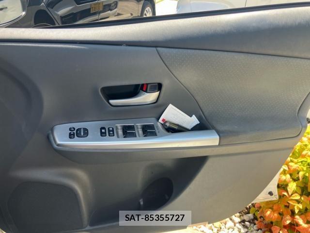 Toyota PRIUS ALPHA 2012-03 7457039-8