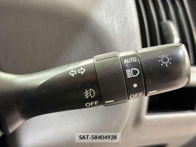Toyota PRIUS ALPHA 2011-12 7457019-11