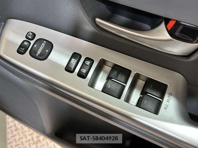 Toyota PRIUS ALPHA 2011-12 7457019-14
