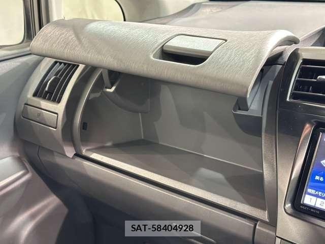 Toyota PRIUS ALPHA 2011-12 7457019-24