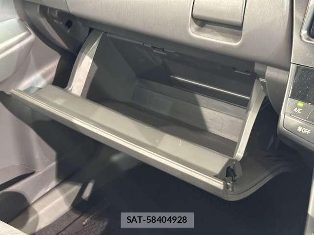 Toyota PRIUS ALPHA 2011-12 7457019-25