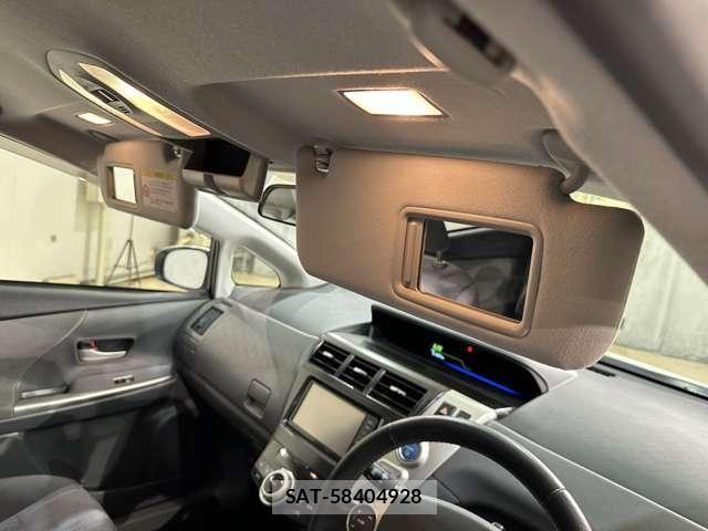 Toyota PRIUS ALPHA 2011-12 7457019-26