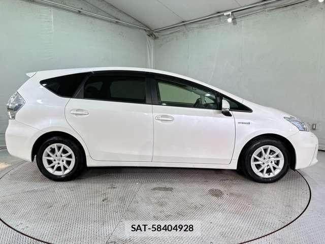 Toyota PRIUS ALPHA 2011-12 7457019-3