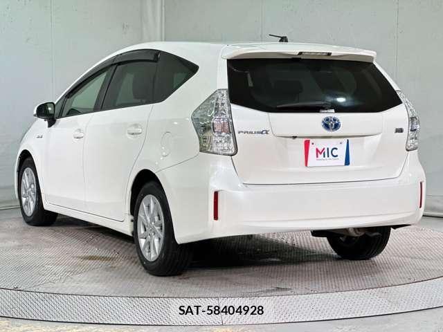 Toyota PRIUS ALPHA 2011-12 7457019-6