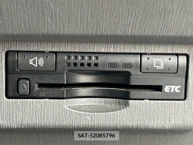 Toyota PRIUS ALPHA 2011-12 7457027-10