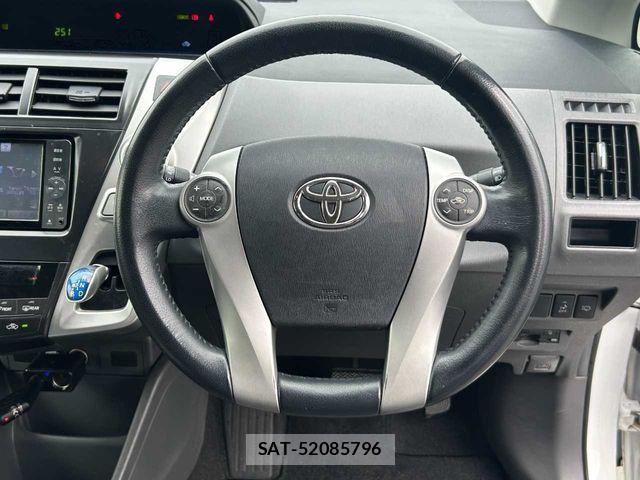 Toyota PRIUS ALPHA 2011-12 7457027-11
