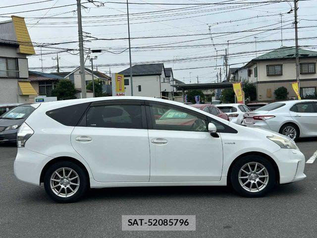 Toyota PRIUS ALPHA 2011-12 7457027-23