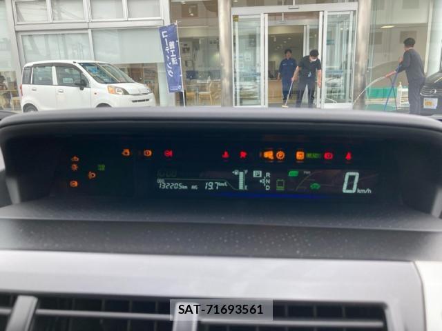 Toyota PRIUS ALPHA 2013-11 7457037-19