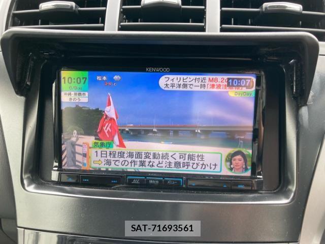 Toyota PRIUS ALPHA 2013-11 7457037-21