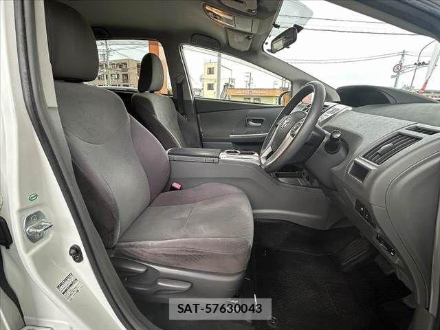 Toyota PRIUS ALPHA 2013-02 7502378-15