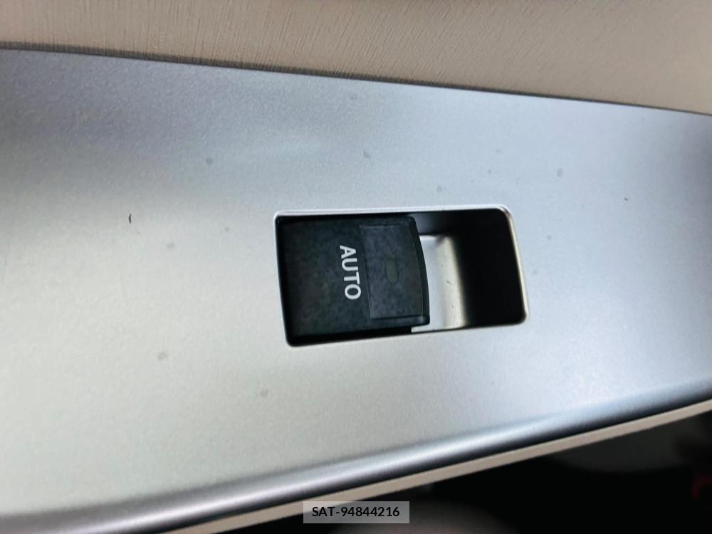 Toyota PRIUS ALPHA 2015-03 7491201-23
