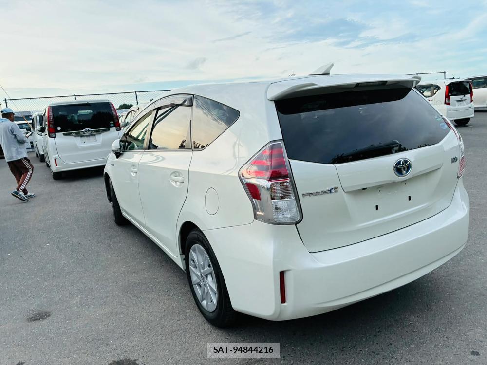 Toyota PRIUS ALPHA 2015-03 7491201-2