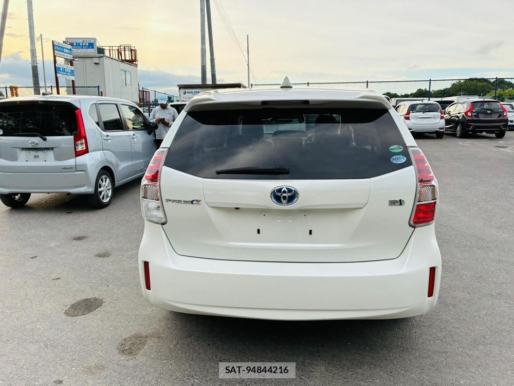 Toyota PRIUS ALPHA 2015-03 7491201-3