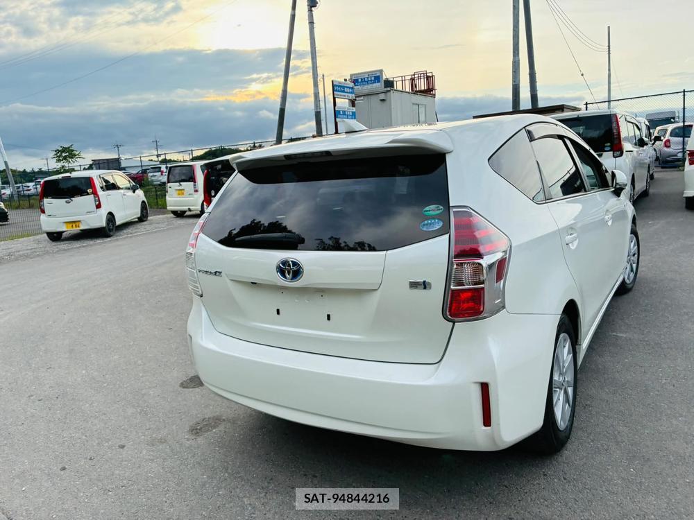 Toyota PRIUS ALPHA 2015-03 7491201-4