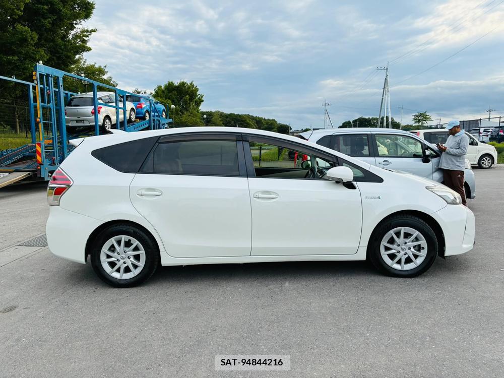 Toyota PRIUS ALPHA 2015-03 7491201-5