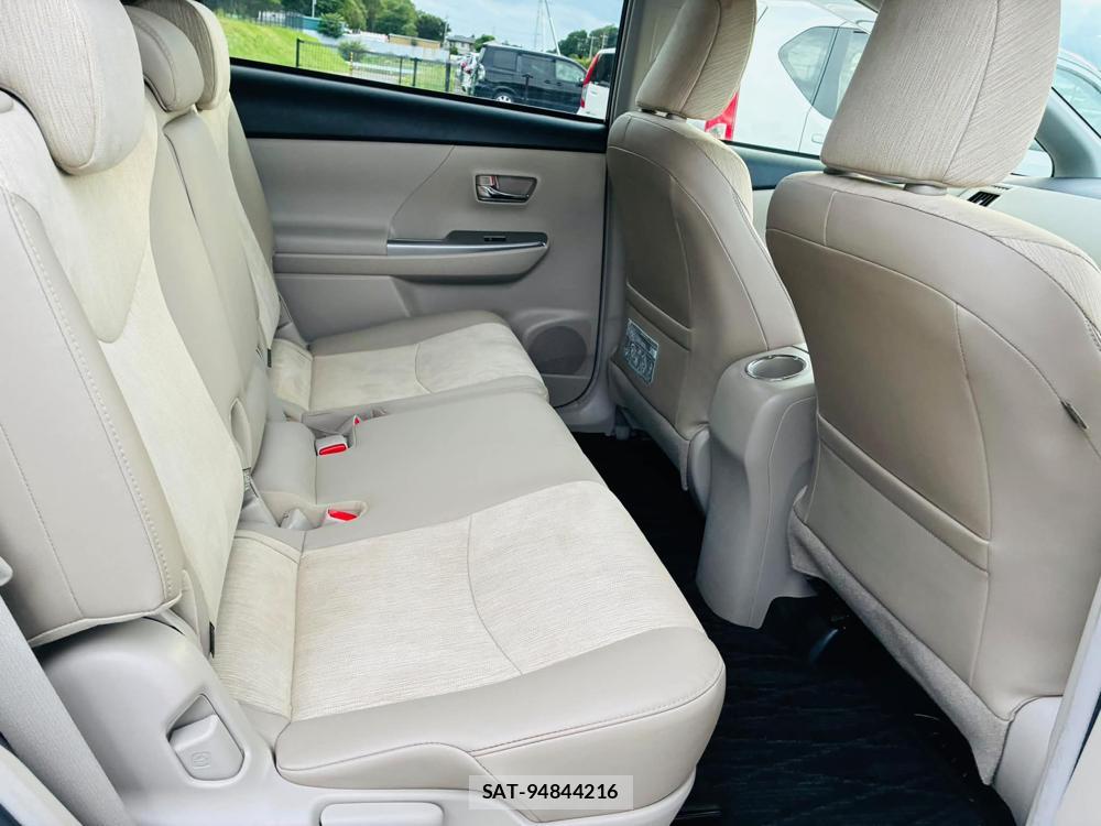 Toyota PRIUS ALPHA 2015-03 7491201-8