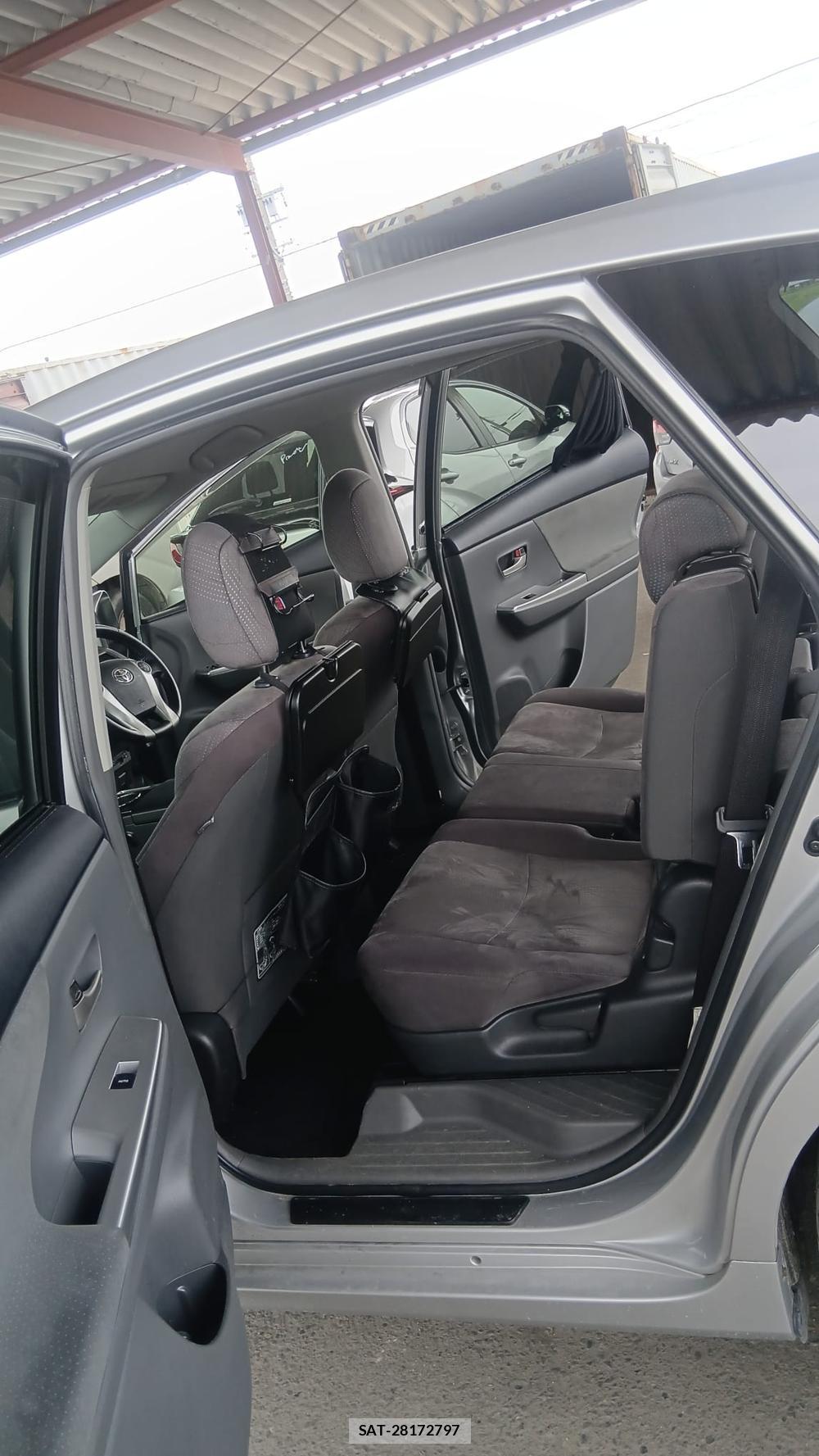 Toyota PRIUS ALPHA 2012 6844769-9