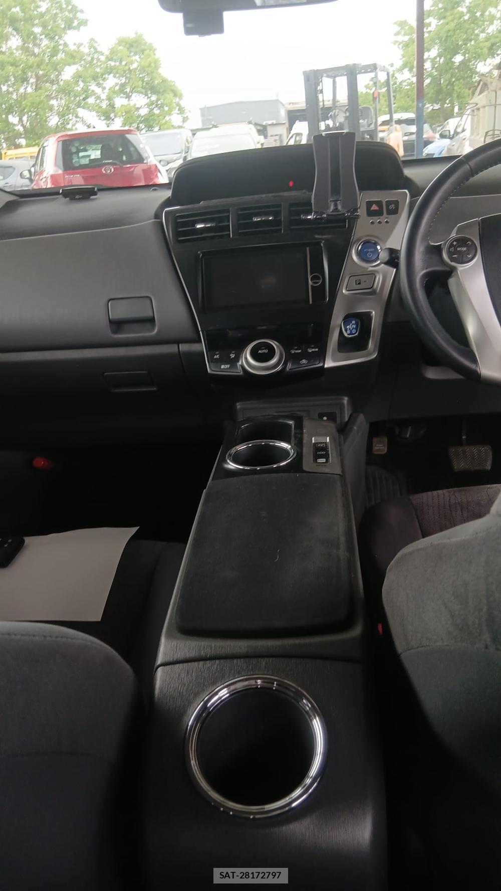 Toyota PRIUS ALPHA 2012 6844769-15