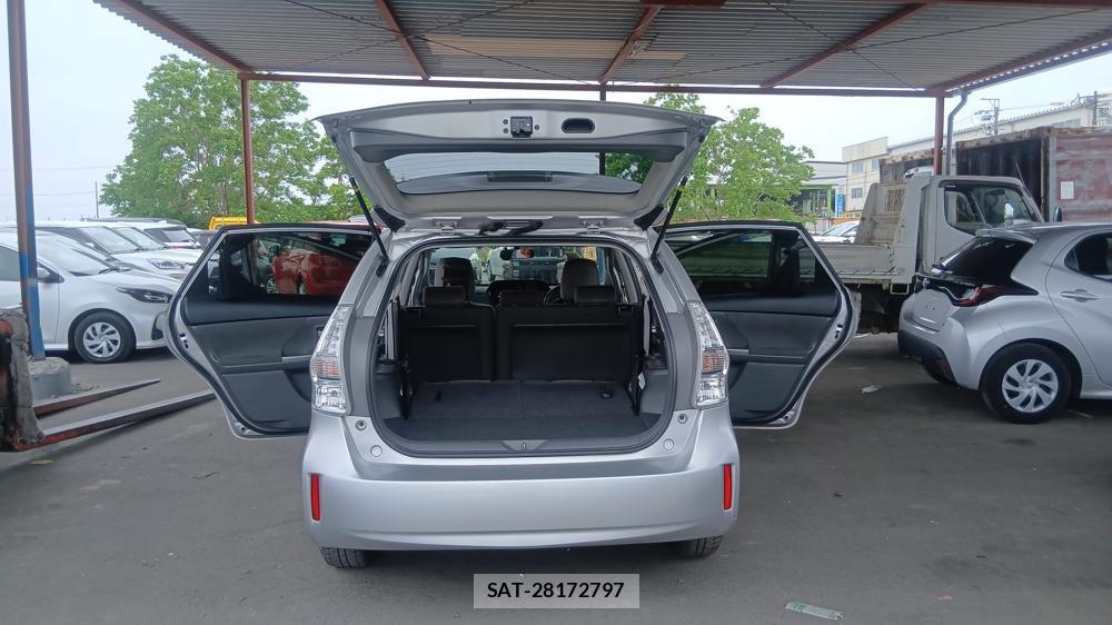 Toyota PRIUS ALPHA 2012 6844769-23