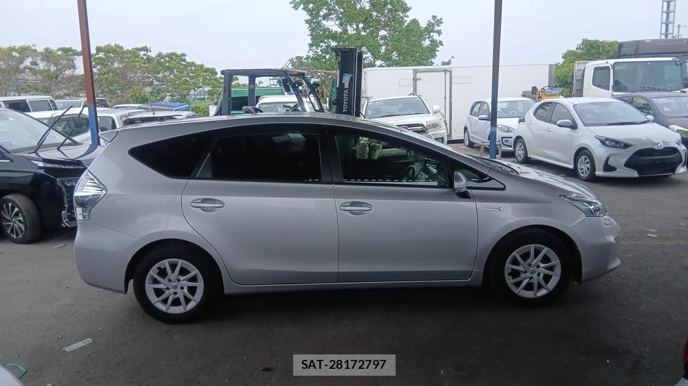 Toyota PRIUS ALPHA 2012 6844769-5