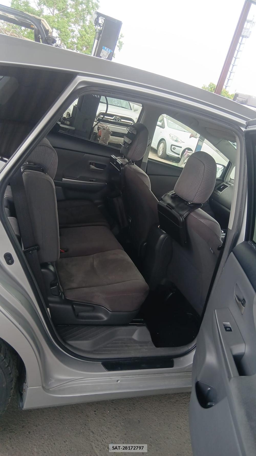 Toyota PRIUS ALPHA 2012 6844769-8