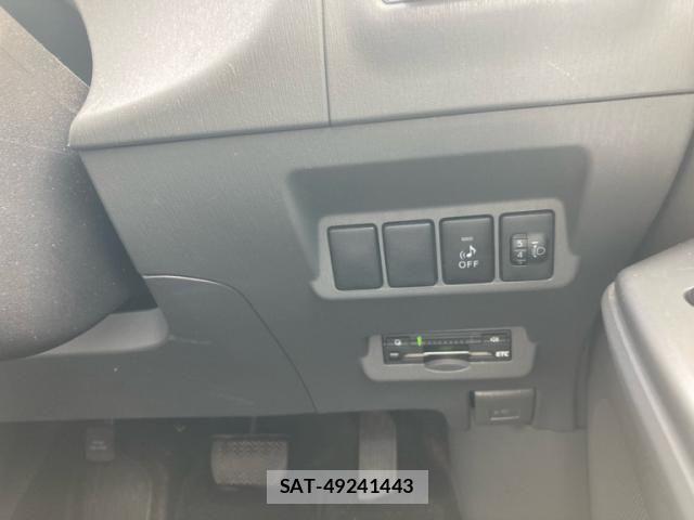 Toyota PRIUS ALPHA 2011-11 7562685-25