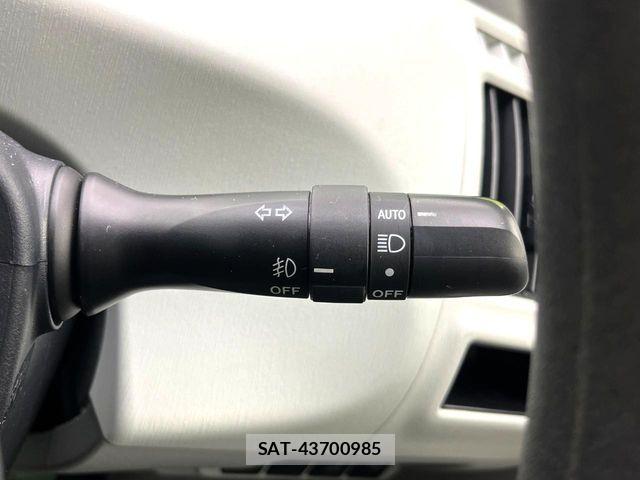 Toyota PRIUS ALPHA 2012-10 7619384-7