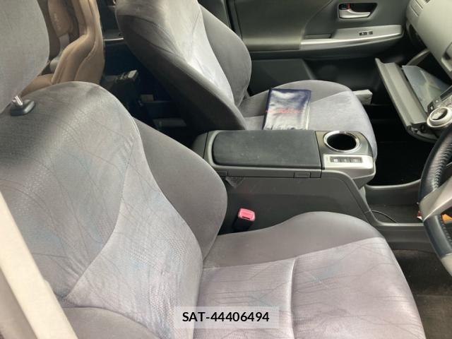 Toyota PRIUS ALPHA 2012-01 7619382-14