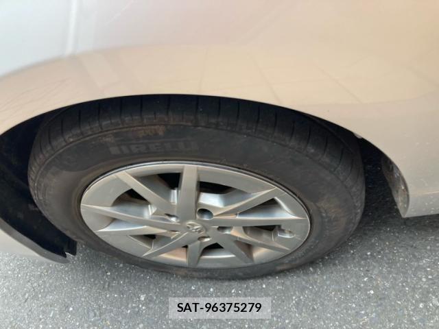 Toyota PRIUS ALPHA 2014-02 7619388-12