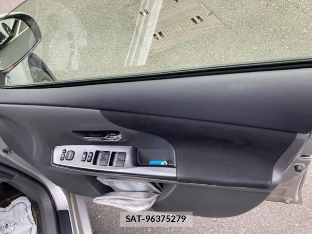 Toyota PRIUS ALPHA 2014-02 7619388-14