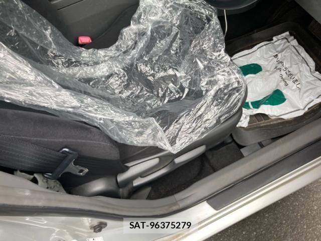 Toyota PRIUS ALPHA 2014-02 7619388-16