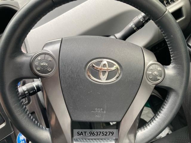 Toyota PRIUS ALPHA 2014-02 7619388-17