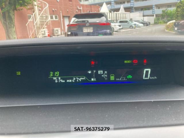 Toyota PRIUS ALPHA 2014-02 7619388-23