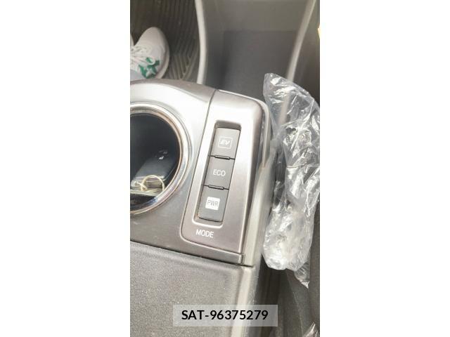 Toyota PRIUS ALPHA 2014-02 7619388-25