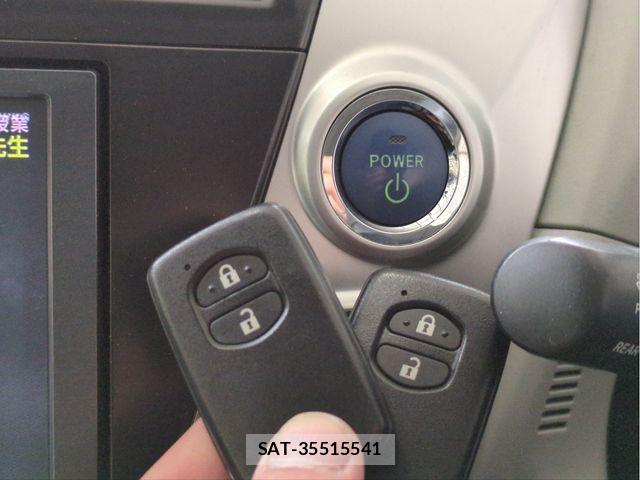 Toyota PRIUS ALPHA 2014-01 7619372-13
