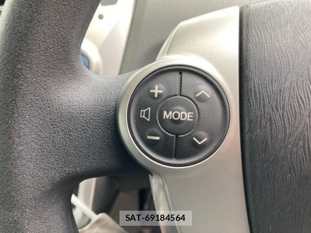 Toyota PRIUS ALPHA 2013-06 7619383-12