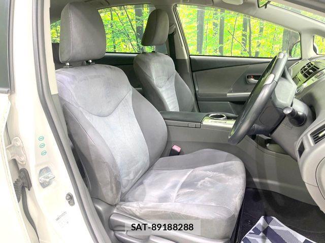 Toyota PRIUS ALPHA 2013-03 7619369-7