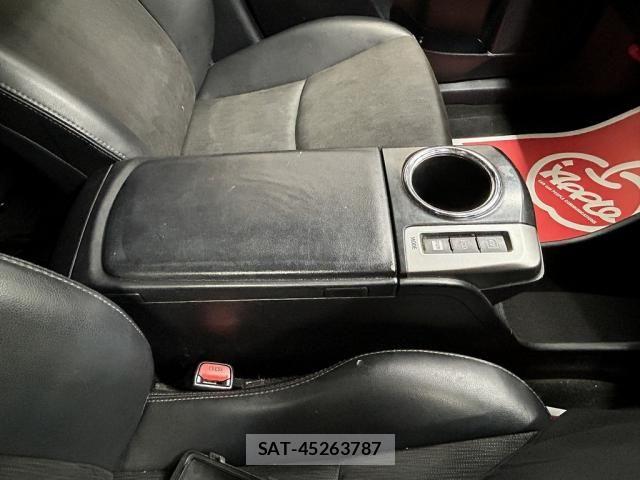 Toyota PRIUS ALPHA 2015-05 7619370-15
