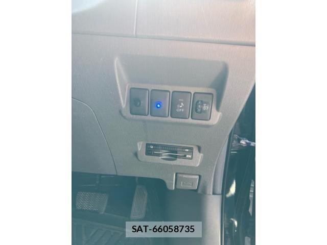 Toyota PRIUS ALPHA 2011-08 7619395-13