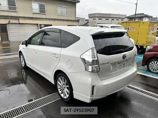 Toyota PRIUS ALPHA 2011-11 7619371-2
