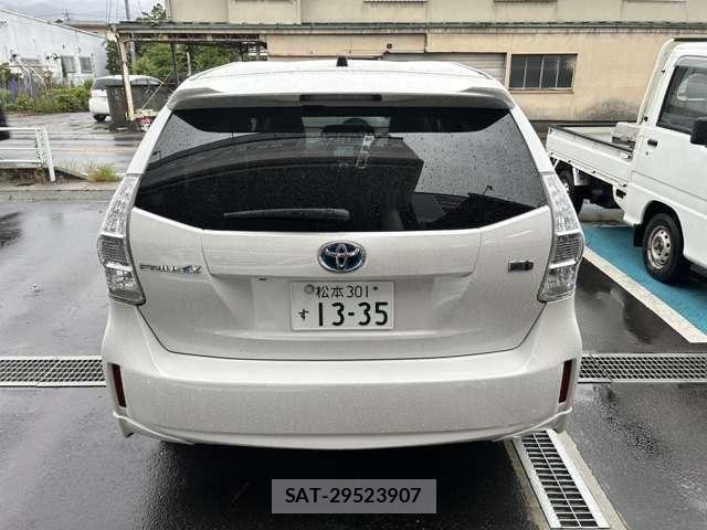 Toyota PRIUS ALPHA 2011-11 7619371-3