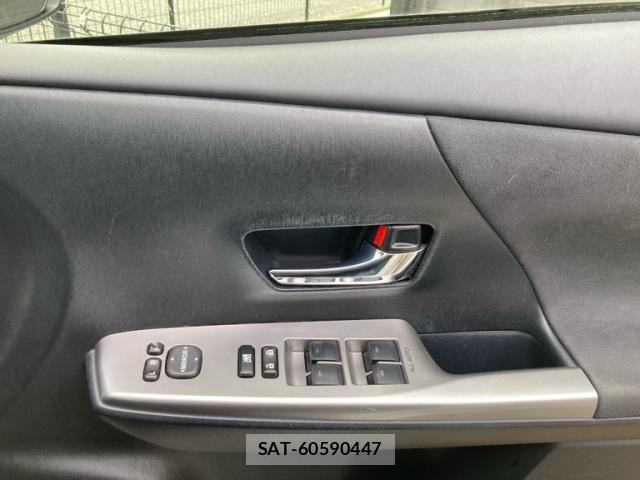 Toyota PRIUS ALPHA 2015-09 7619379-12