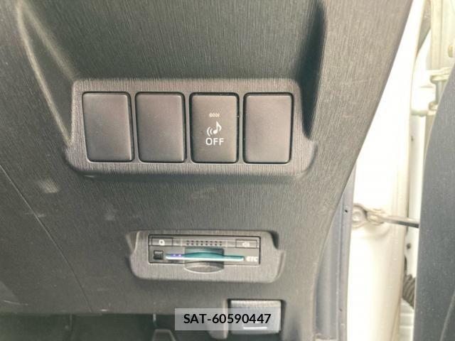 Toyota PRIUS ALPHA 2015-09 7619379-14